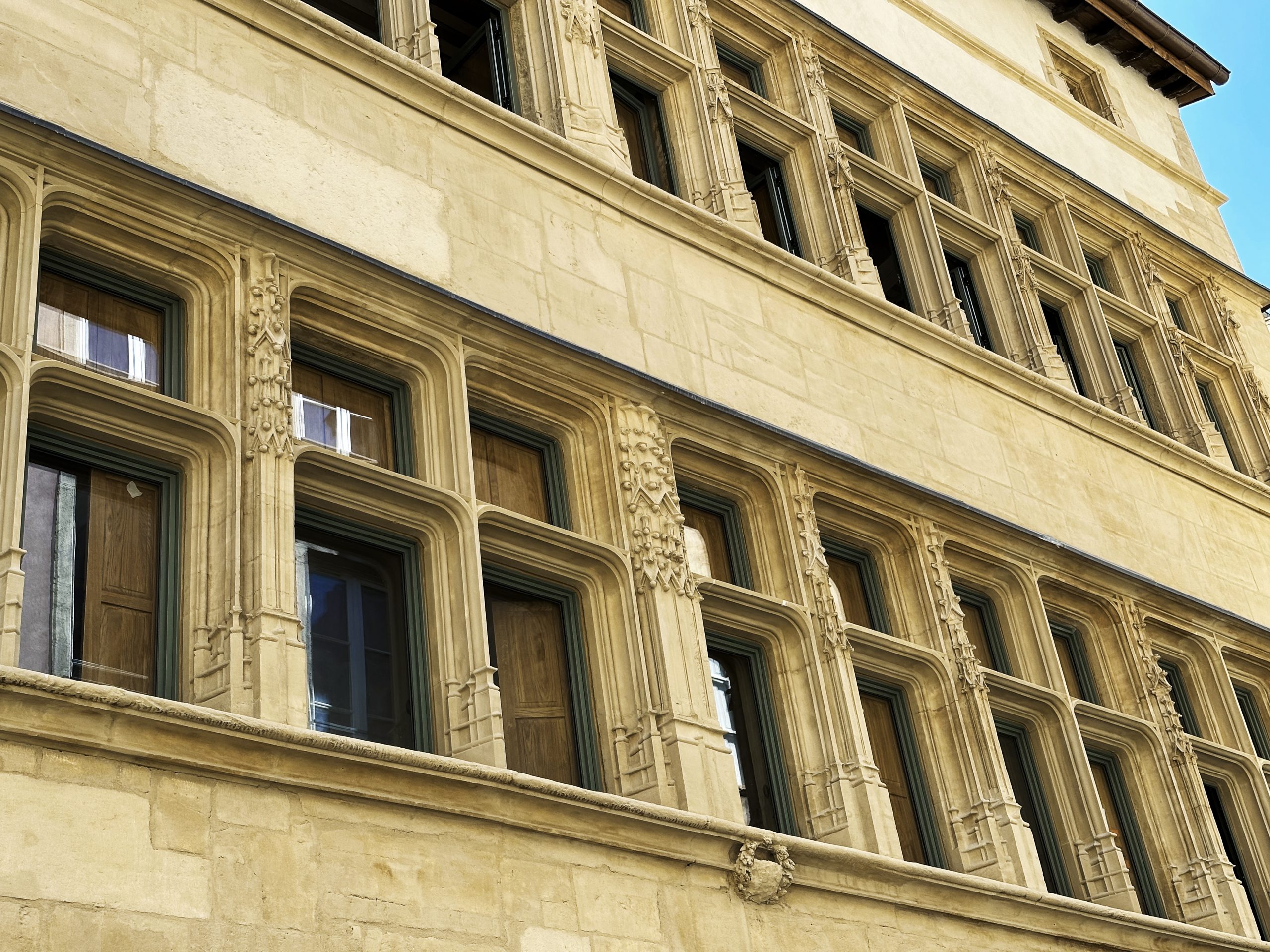 Réception d’un magnifique appartement, classé monument historique, à Lyon